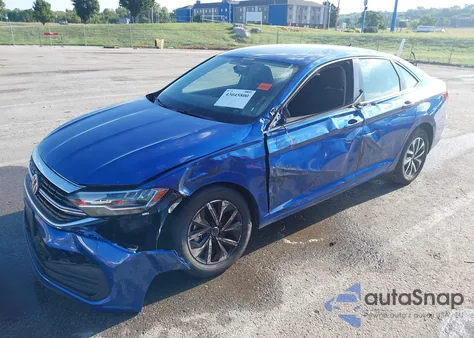 2022 Volkswagen Jetta 1.5T S z USA, uszkodzony, nr VIN 3VWCM7BU3NM031061